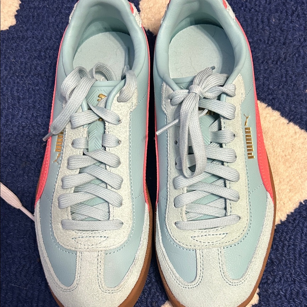 Puma Women's Blue and Pink Sneakers